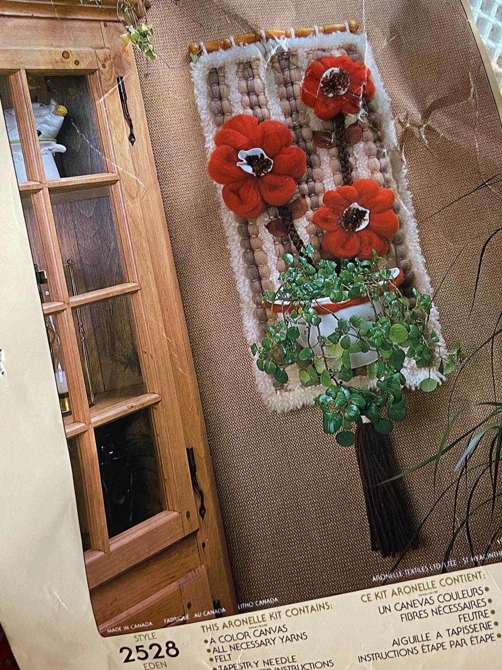 VTG 70s Retro Fibre Arts Craft Kit Yarn Poppies Wall Hanging Tassels Wall Decor